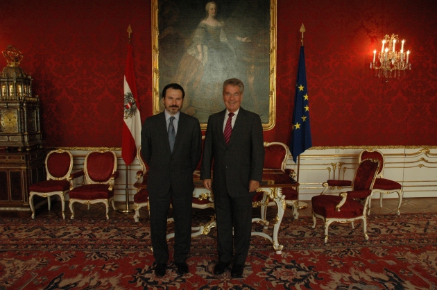 Simon Anholt together with the President of Austria Heinz Fischer.